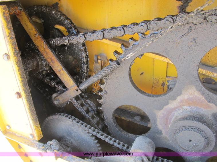 image for item B2733 Knight Slinger 725 manure spreader