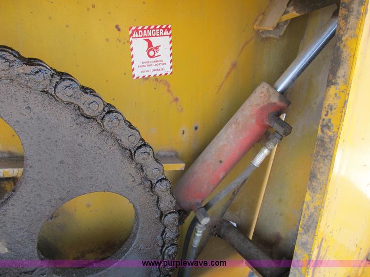 image for item B2733 Knight Slinger 725 manure spreader