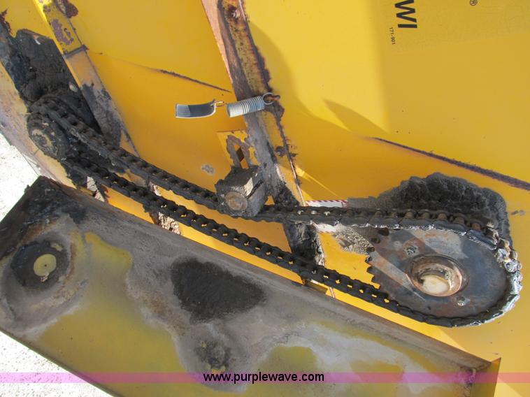 image for item B2733 Knight Slinger 725 manure spreader