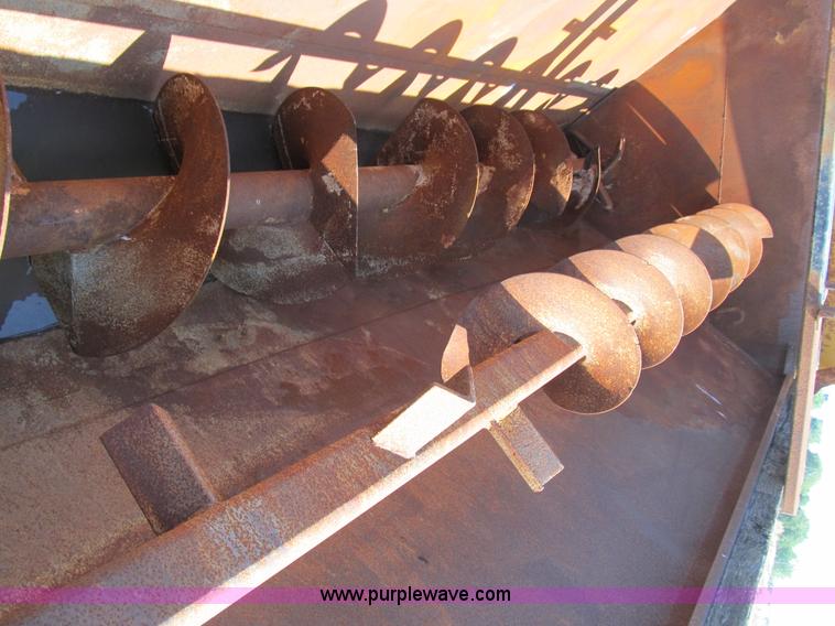 image for item B2733 Knight Slinger 725 manure spreader