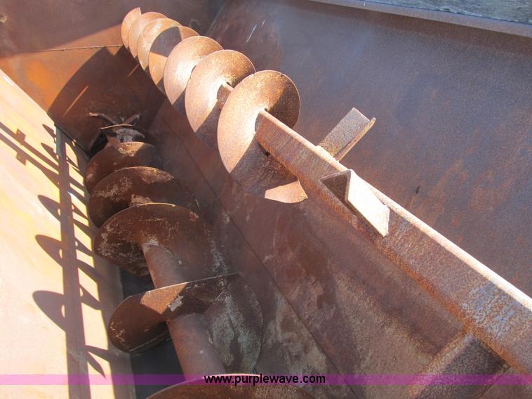 image for item B2733 Knight Slinger 725 manure spreader