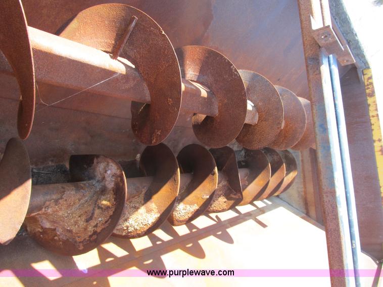 image for item B2733 Knight Slinger 725 manure spreader