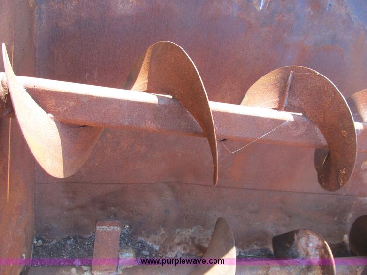 image for item B2733 Knight Slinger 725 manure spreader