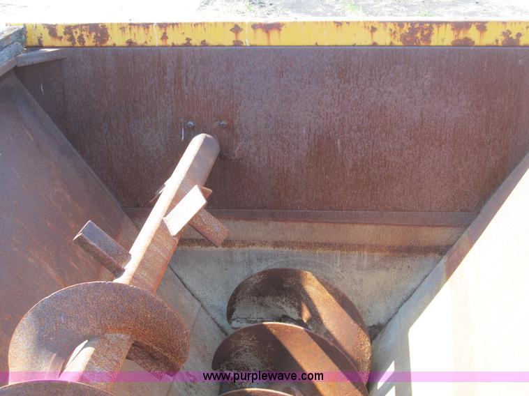 image for item B2733 Knight Slinger 725 manure spreader