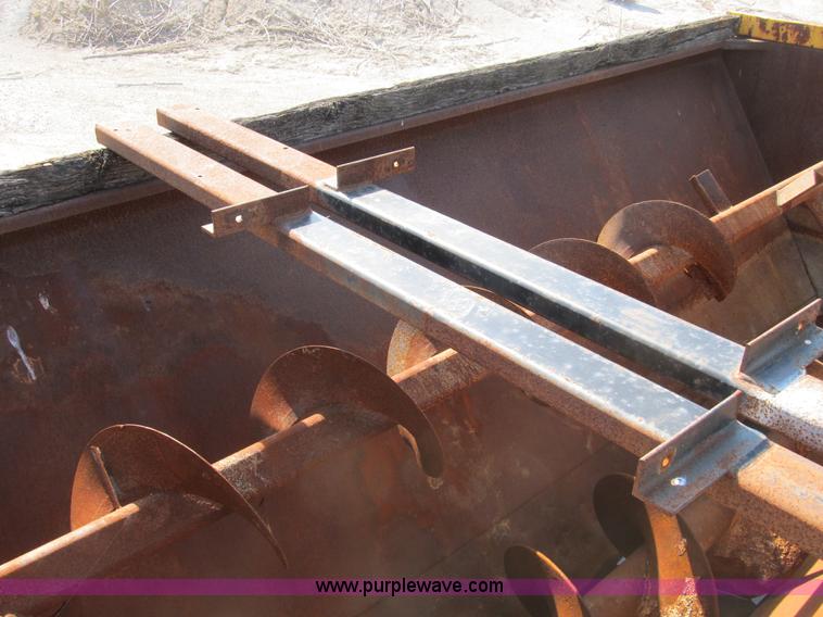 image for item B2733 Knight Slinger 725 manure spreader