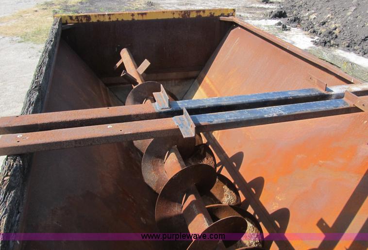 image for item B2733 Knight Slinger 725 manure spreader