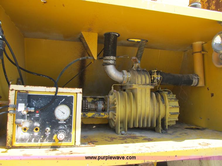 image for item B2737 1985 Ag-Chem Big A 4500 floater