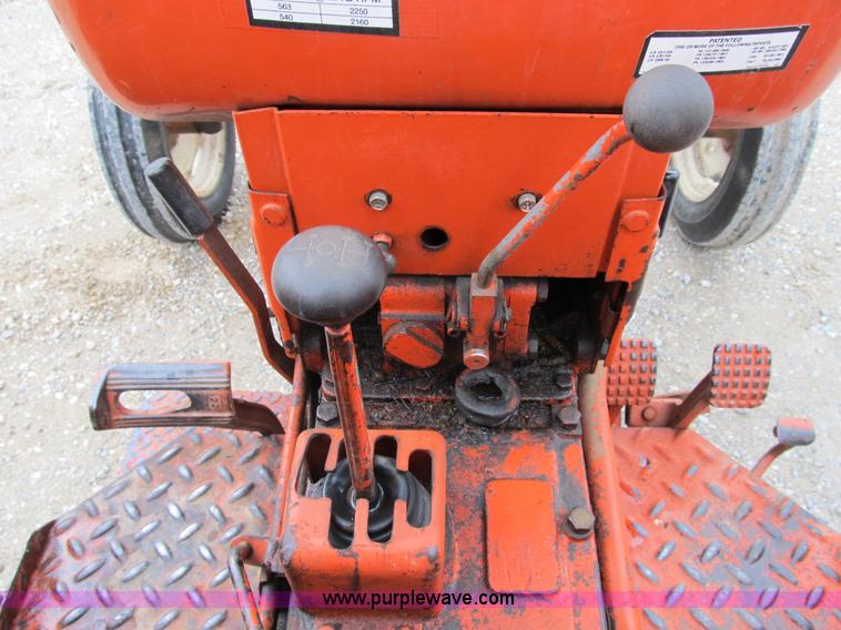 image for item B2754 Allis-Chalmers 160 tractor