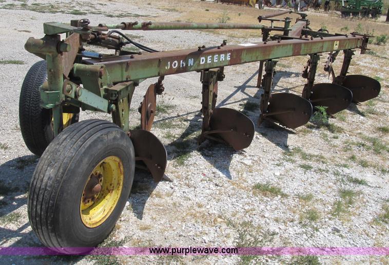 image for item B2770 John Deere A1450 5x18 bottom plow