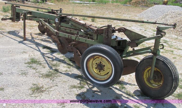 image for item B2770 John Deere A1450 5x18 bottom plow