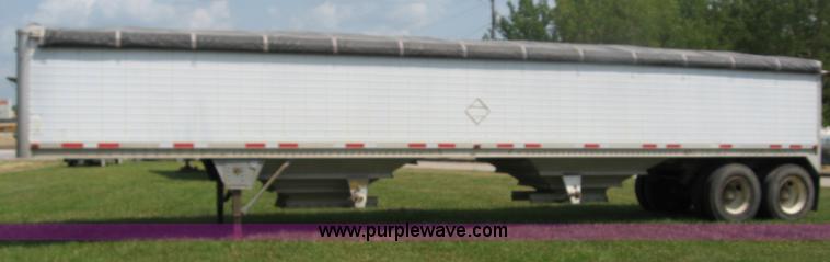 image for item B6390 1988 Wilson aluminum grain trailer