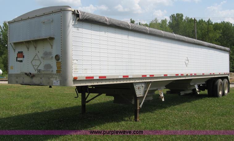 image for item B6390 1988 Wilson aluminum grain trailer