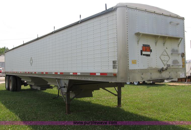 image for item B6390 1988 Wilson aluminum grain trailer