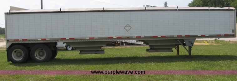image for item B6390 1988 Wilson aluminum grain trailer