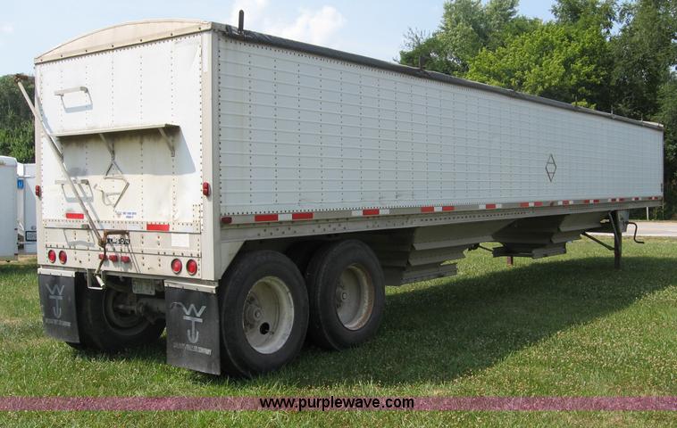 image for item B6390 1988 Wilson aluminum grain trailer