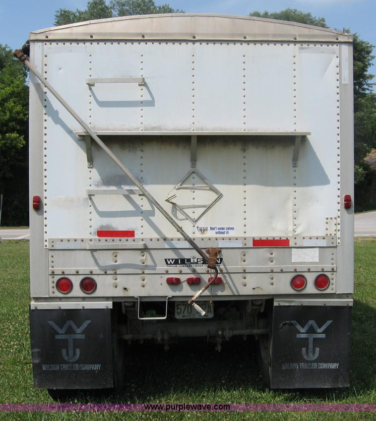 image for item B6390 1988 Wilson aluminum grain trailer