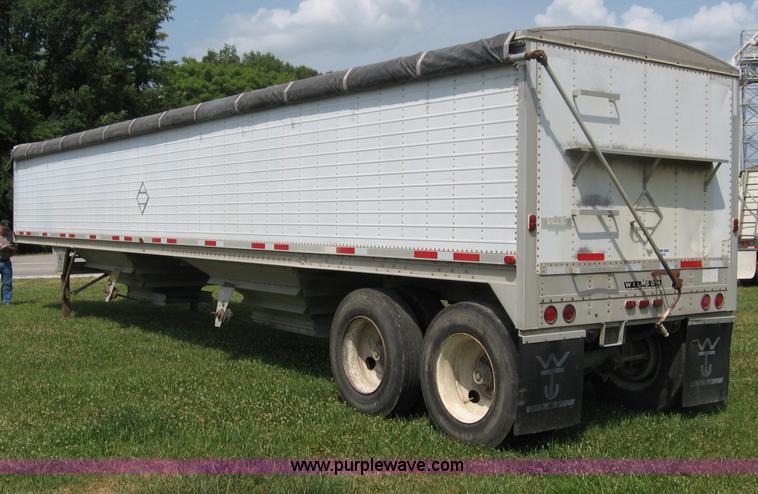 image for item B6390 1988 Wilson aluminum grain trailer