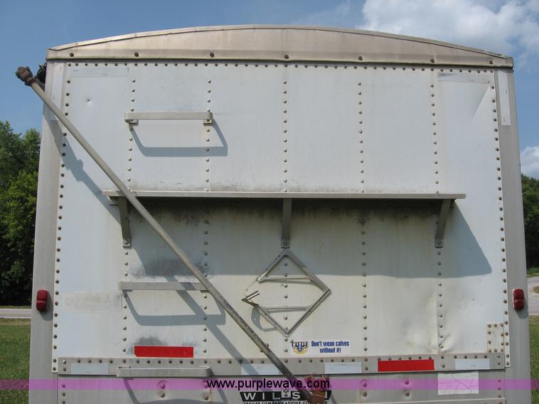 image for item B6390 1988 Wilson aluminum grain trailer