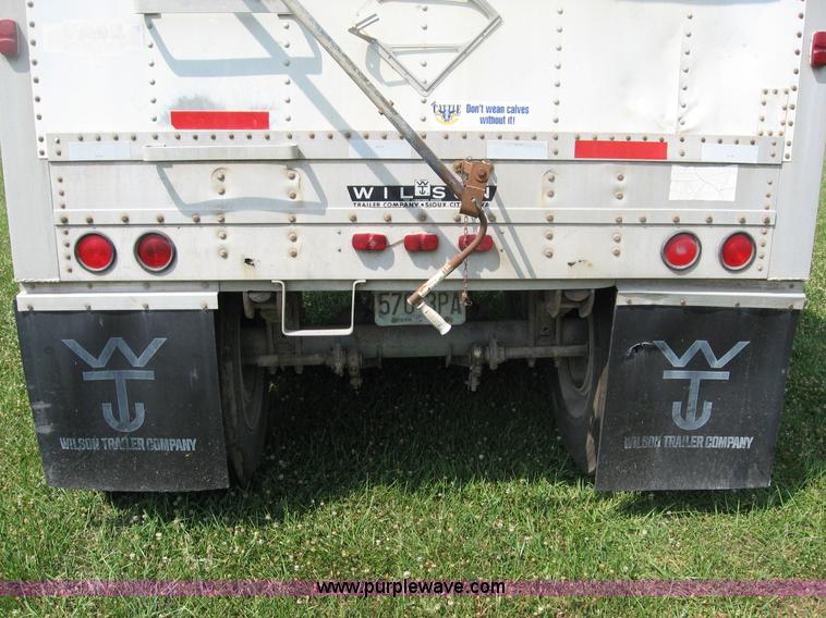 image for item B6390 1988 Wilson aluminum grain trailer