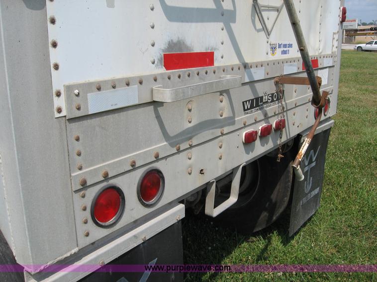 image for item B6390 1988 Wilson aluminum grain trailer