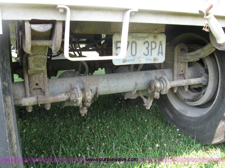 image for item B6390 1988 Wilson aluminum grain trailer