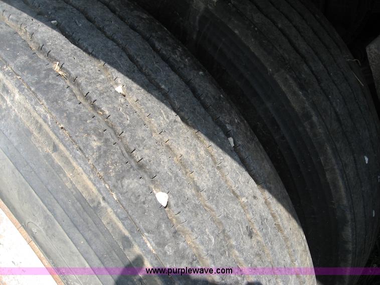 image for item B6390 1988 Wilson aluminum grain trailer