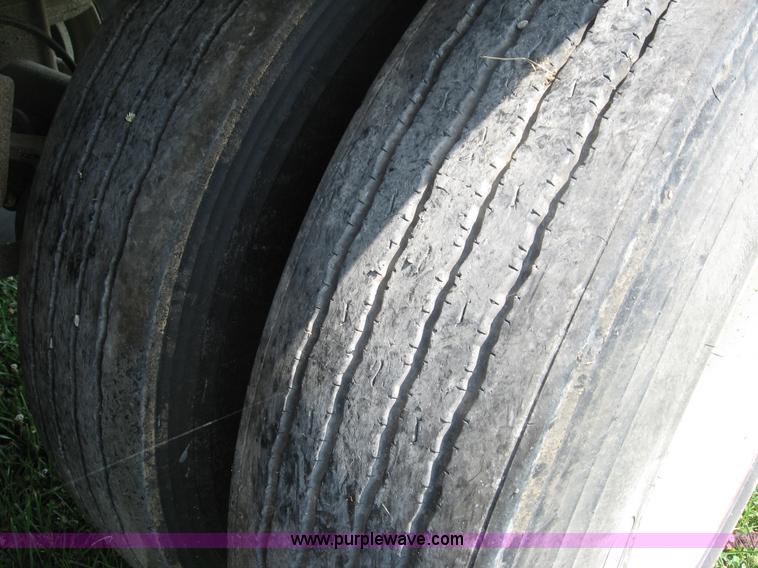 image for item B6390 1988 Wilson aluminum grain trailer