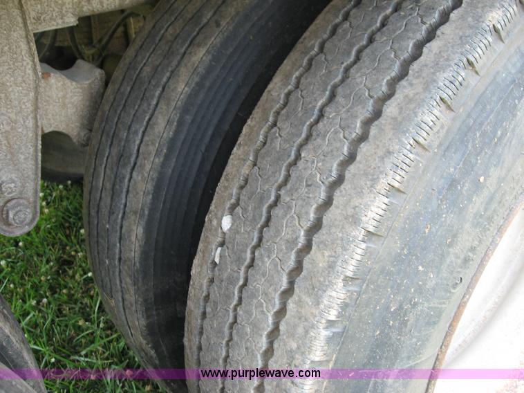 image for item B6390 1988 Wilson aluminum grain trailer