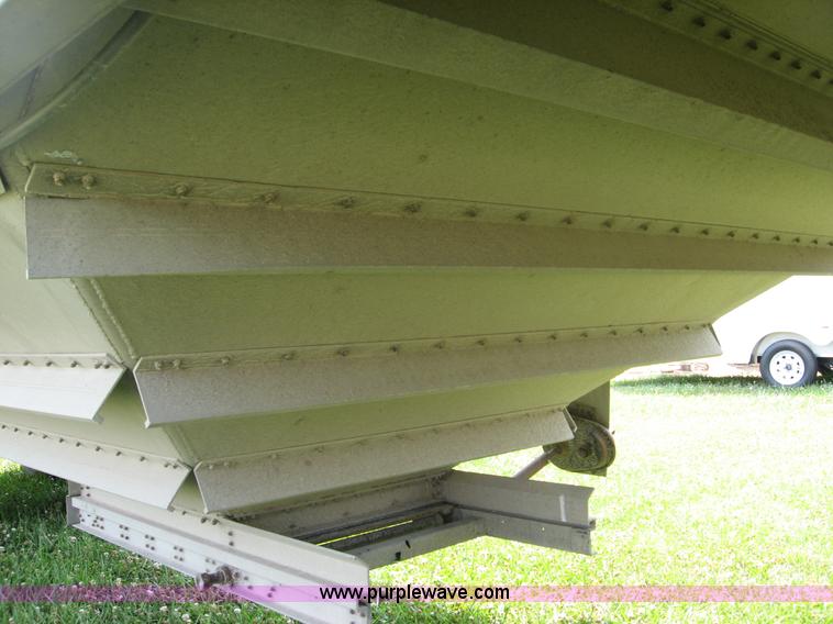 image for item B6390 1988 Wilson aluminum grain trailer