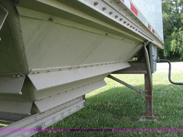 image for item B6390 1988 Wilson aluminum grain trailer