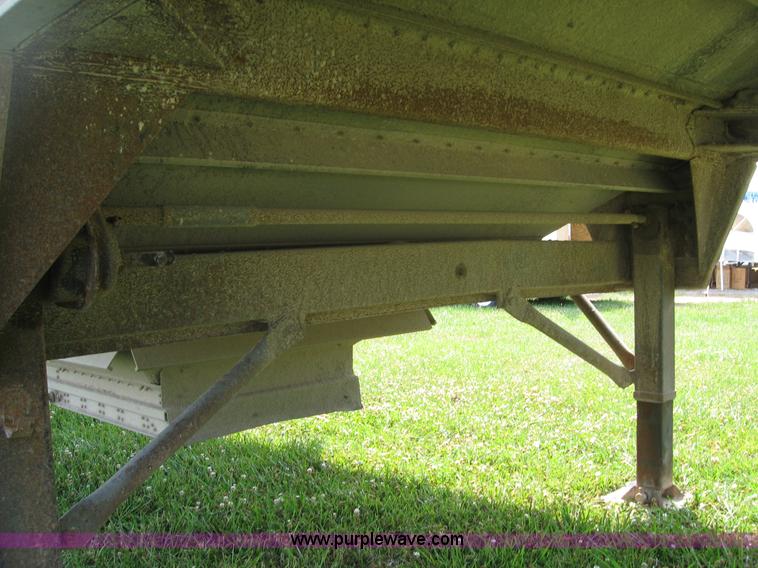 image for item B6390 1988 Wilson aluminum grain trailer