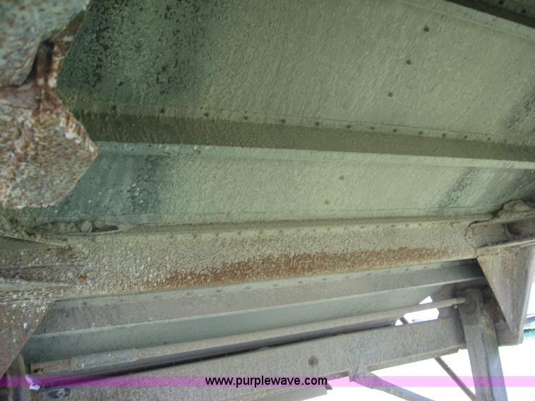 image for item B6390 1988 Wilson aluminum grain trailer