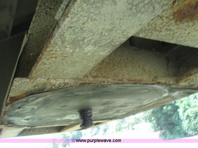 image for item B6390 1988 Wilson aluminum grain trailer