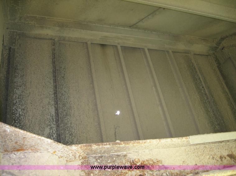 image for item B6390 1988 Wilson aluminum grain trailer