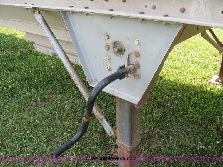 image for item B6390 1988 Wilson aluminum grain trailer