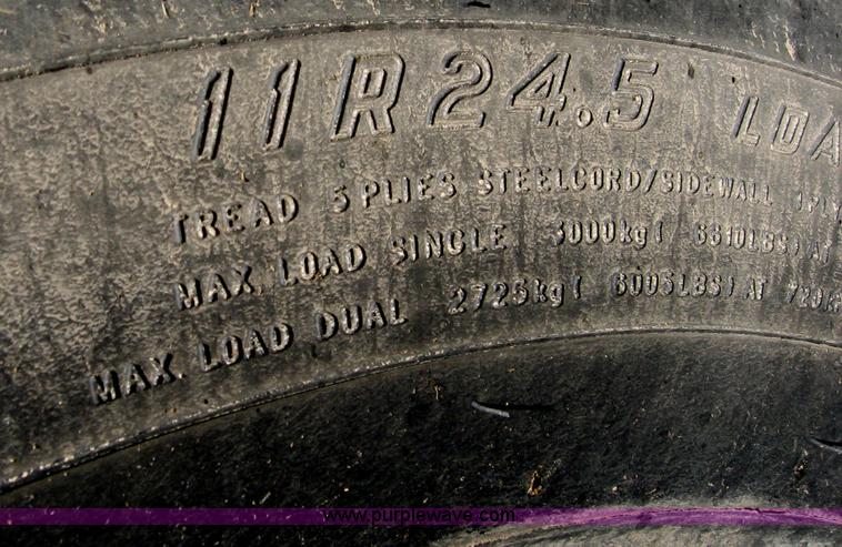 image for item B6390 1988 Wilson aluminum grain trailer