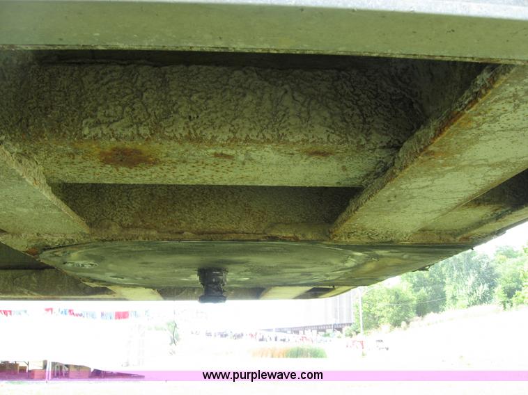 image for item B6390 1988 Wilson aluminum grain trailer