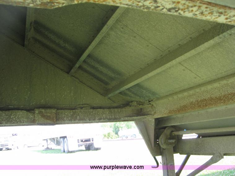 image for item B6390 1988 Wilson aluminum grain trailer