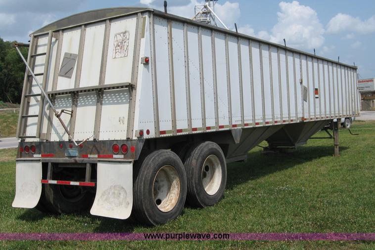image for item B6397 1998 Merritt aluminum grain trailer