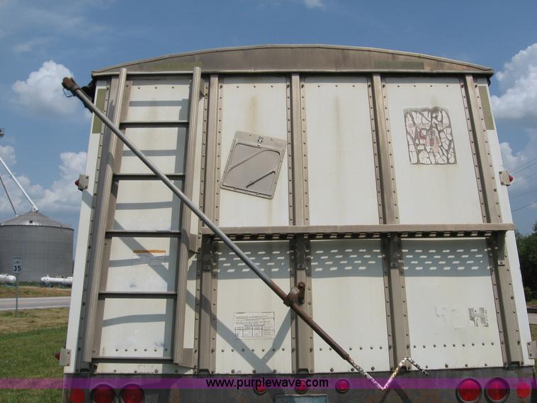 image for item B6397 1998 Merritt aluminum grain trailer