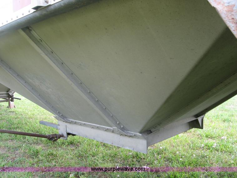 image for item B6397 1998 Merritt aluminum grain trailer