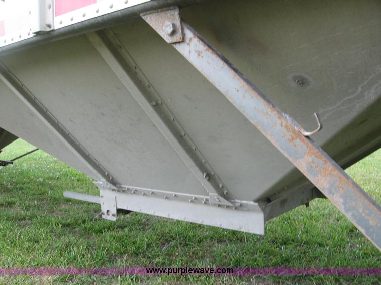 image for item B6397 1998 Merritt aluminum grain trailer