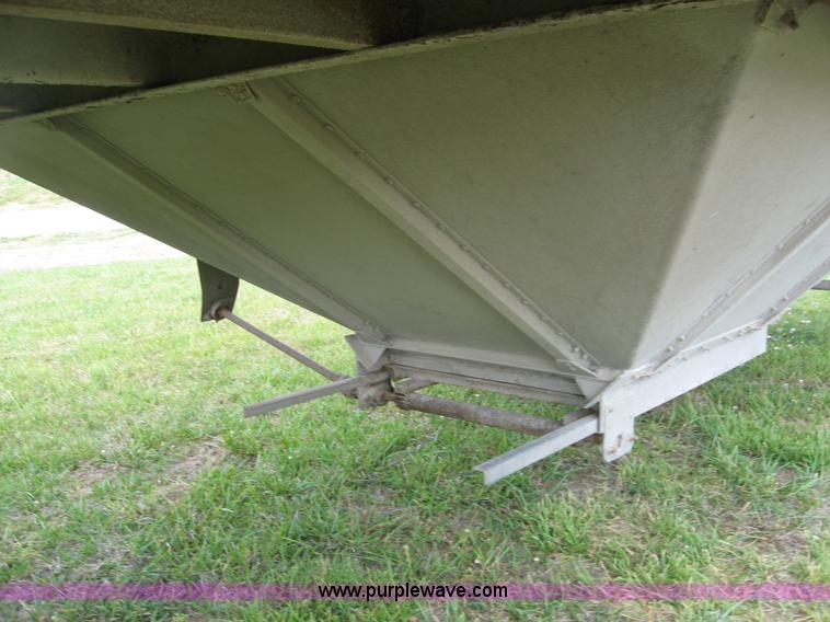 image for item B6397 1998 Merritt aluminum grain trailer