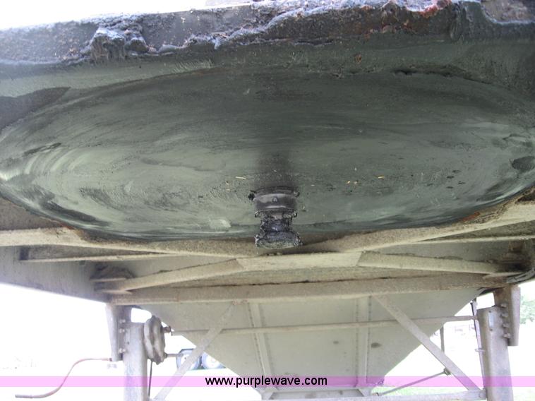 image for item B6397 1998 Merritt aluminum grain trailer