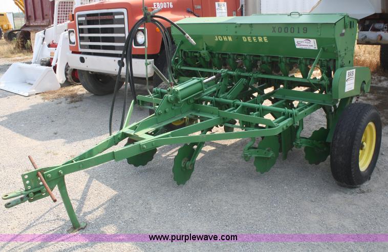 image for item B6844 John Deere GL drill