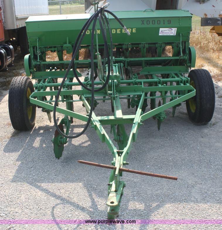 image for item B6844 John Deere GL drill