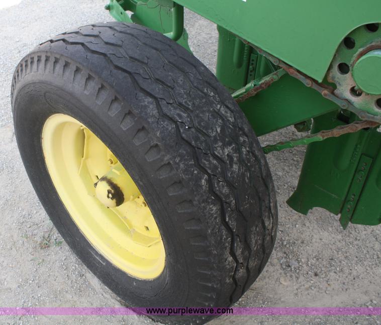 image for item B6844 John Deere GL drill