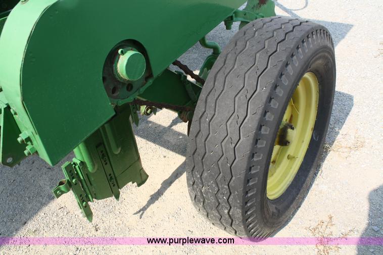 image for item B6844 John Deere GL drill