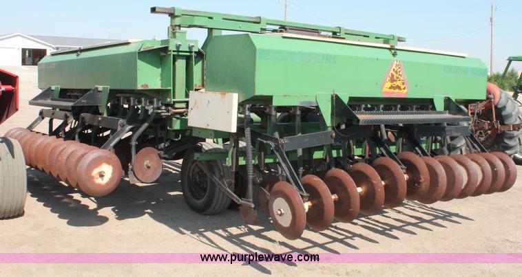 image for item C2589 1981 Great Plains 3610 30' folding drill