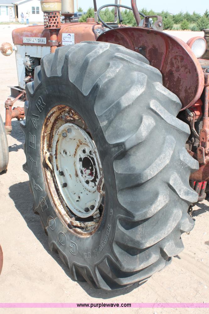 image for item C2590 International 460 tractor